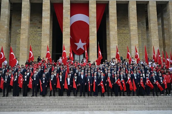 Anıtkabir'de Tören! 81 İlden Gençler Ve Milli Sporcular Geldi